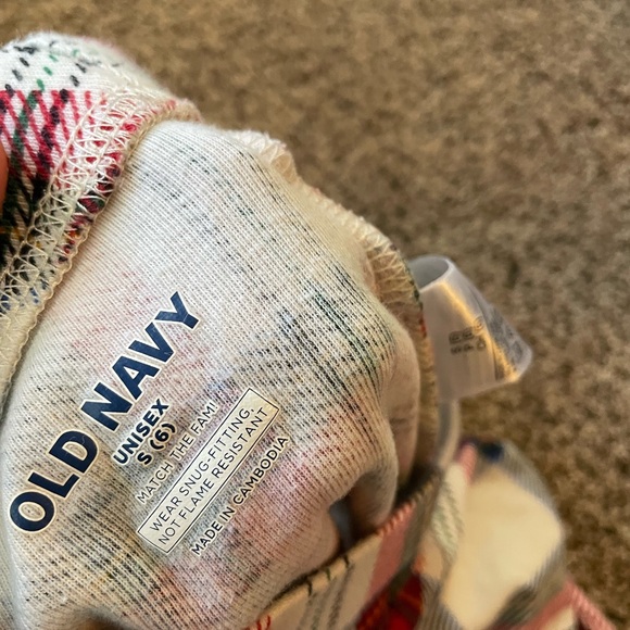 Old navy size 6, 10, 12 Christmas plaid pj Jammie’s - Picture 3 of 6